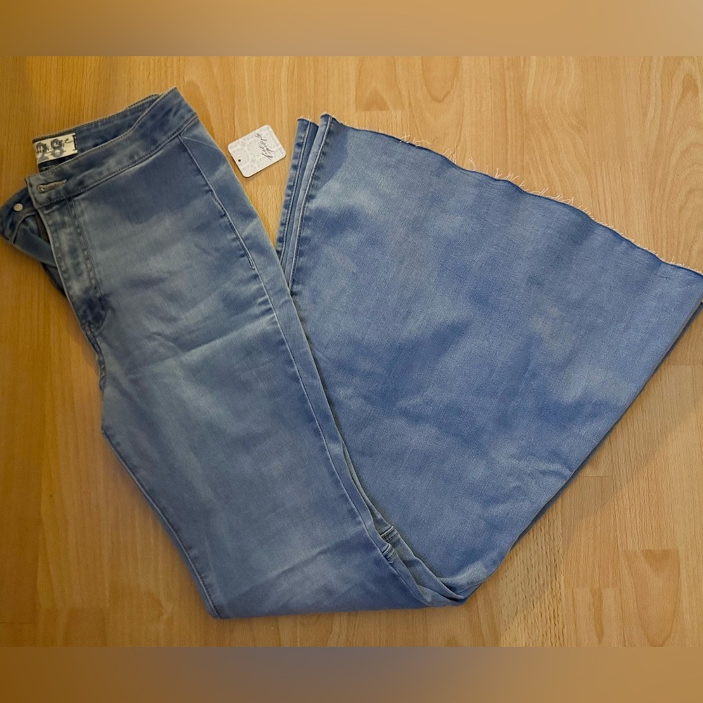 NWT Free People High Rise Flared Jeans - Size 28 / short length